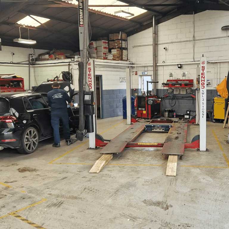 Vehicle workshop and servicing area
